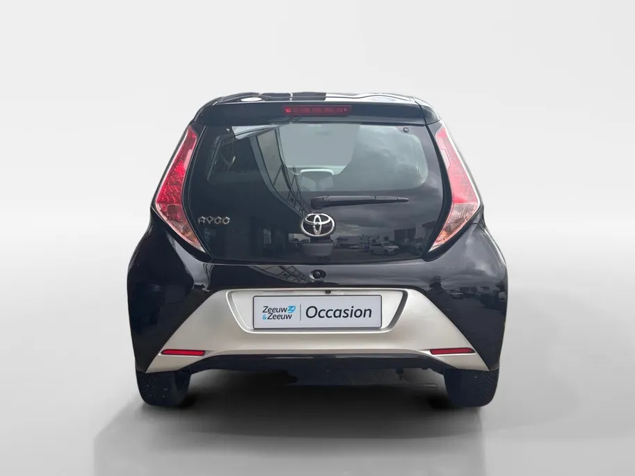 Toyota Aygo 1.0 VVT-i x-play | Airco | Achteruitrijcamera | Apple carplay / Android auto |