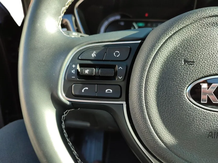 Kia e-Niro DynamicPlusLine 64 kWh | Warmtepomp! | Apple Carplay / Android Auto | Navigatiesyteem | Elektrisch Verstelbare Voorstoelen | Bestuurdersstoel + Geheugen | Stoelverwarming + Stoelkoeling | Stuurverwarming | Elektrisch Schuif / Kanteldak | Licht + Regensens