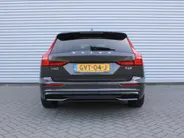 Volvo V60 2.0 T6 Plug-in hybrid AWD Plus Dark | Nappaleder | Trekhaak | HK audio | Schuifdak | Stuur-/stoelverwarming | Adap. Cruise | Dodehoek detectie | Geheugenstoelen | 360 Camera |