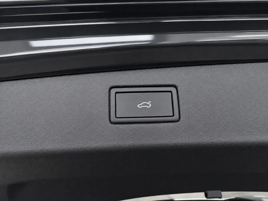 Volkswagen Tiguan 1.5 272pk DSG eHybrid R-Line Edition · Panoramadak · Wegklapbare Trekhaak · 360 Camera · Verwarmbare Voorruit · 20'' Inch · Garantie t/m 16-04-2030 of 100.000km