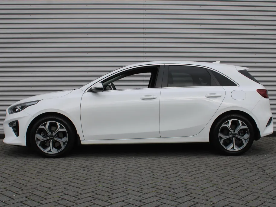 Kia Ceed 1.4 T-GDi DynamicPlusLine | 17 inch | Navi | Camera | Trekhaak | Stoel- Stuurverwarming |