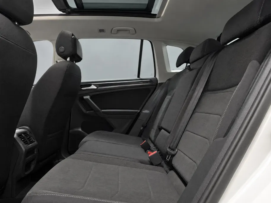 Volkswagen Tiguan 1.4 TSI 245pk DSG eHybrid Elegance · Panoramadak · Camera · Park Assist · Apple/Android Car Play · Navigatie · 18'' Inch ·
