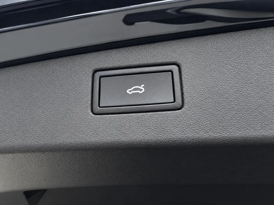 Volkswagen Tiguan 1.5 272pk DSG eHybrid R-Line Edition · Panoramadak · Wegklapbare Trekhaak · 360 Camera · Massage · Black Style · 20'' Inch · Garantie t/m 29-06-2030 of 100.000km