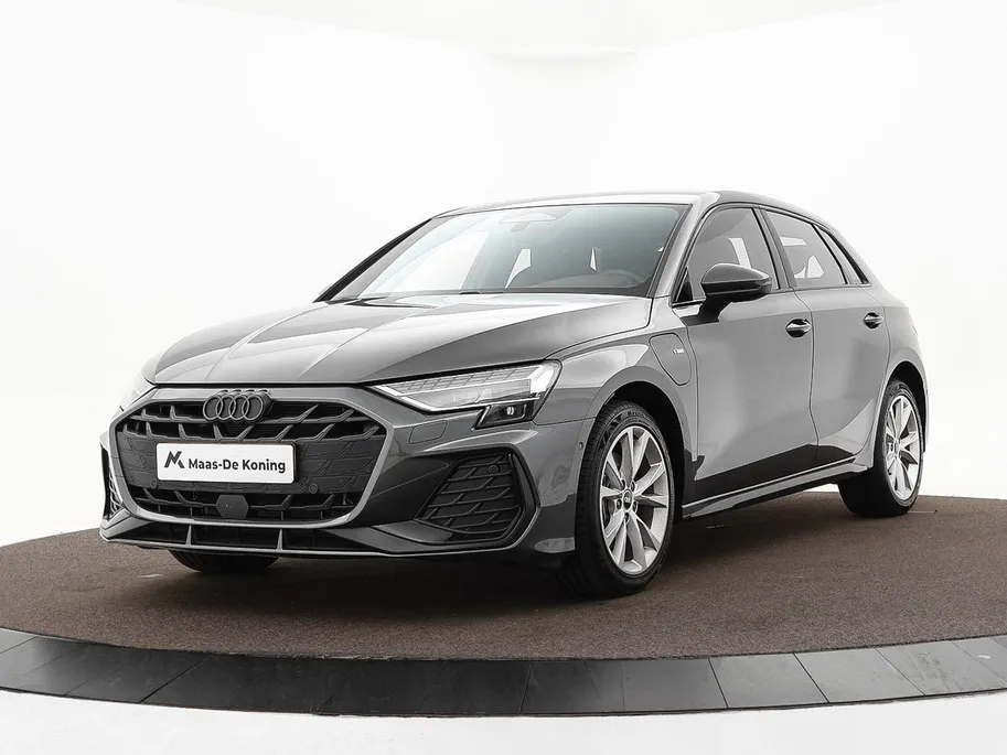 Audi A3 Sportback 40 TFSIe 204pk S Edition · Camera · Apple/Android Car Play · Parkeer Assistent · Stoelverwarming · Sportstoelen · Sfeerverlichting · Garantie t/m 06-10-2029 of 100.000km