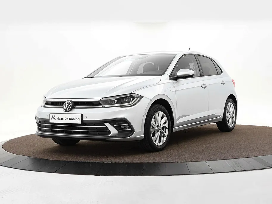 Volkswagen Polo 1.0 TSI 95pk DSG Style · Camera · Stoelverwarming · Apple/Android Car Play · Dodehoeksensoren · IQ Light · Navigatie · P-Sensoren · Getint Glas · 16'' Inch ·