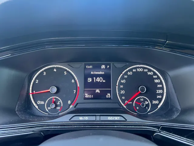 Volkswagen T-Cross 1.0 TSI Life AUTOMAAT | APPLE CARPLAY / ANDROID AUTO | 17 INCH | ADAPTIVE CRUISE CONTROL | ALL SEASON BANDEN | 7 DSG | NED. AUTO |