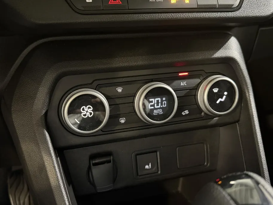 Dacia Jogger 140PK Hybrid Extreme 7p. Automaat | 7 Zitplaatsen | Camera | Parkeersensoren | Apple CarPlay/Android Auto | Digital Cockpit | Cruise Control | Lichtmetalen Velgen | Licht & Regen Sensor | Full LED |