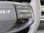 Kia EV3 Plus Advanced 81.4 kWh | Stuur/stoelverwarming | Schuifdak | Camera | Elek. stoelverstelling | 19' LM | Dodehoek detectie | Clima | LED |