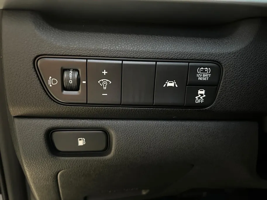 Kia Niro 1.6 GDi Hybrid DynamicLine | Apple Carplay / Android Auto | Navigatiesysteem | Licht + Regensensor | Parkeersensoren + Camera Achter | Climate Control | Cruise Control Adaptief | Rijstrooksensor + Correctie