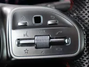 Mercedes-Benz GLB 200 Premium Plus l Trekhaak l Panoramadak l Carplay