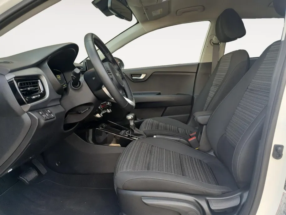 Kia Stonic 1.0 T-GDi MHEV DynamicPlusLine | Stoel en stuurverwarming | Climate control | Navigatie | Camera | Keyless met startknop | Apple Carplay / Android Auto |