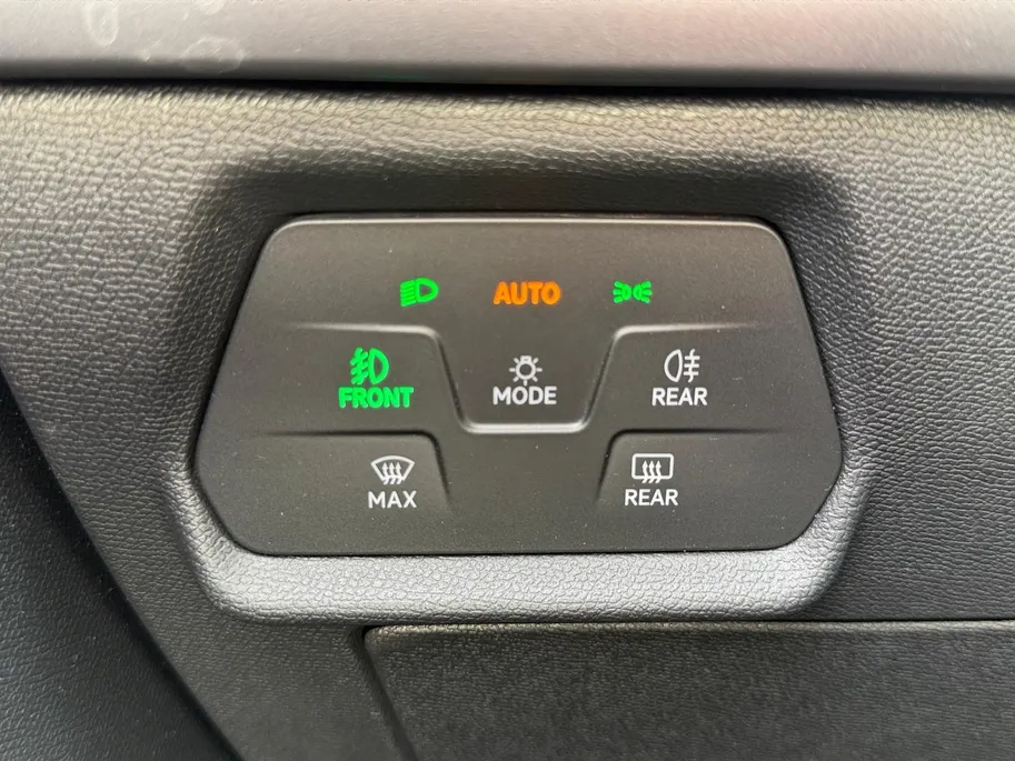 CUPRA Leon 1.5 TSI e-Hybrid DSG-autom. Business elektr. WLTP tot 130km | Camera | Stoel/Stuurverwarming | Adaptief Cruise Control | Dodehoek Detectie | Climate Control | DAB | Navigatie | Full Led | Keyless