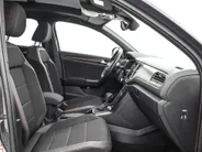 Volkswagen T-Roc 1.5 TSI 150pk Sport Business R · Panoramadak · Camera · Standkachel · Stoelverwarming · Navigatie · 19' Velgen · Elek. Inklapbare Spiegels ·