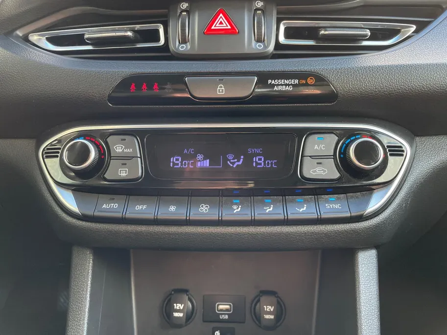 Hyundai i30 Wagon 1.0 T-GDi MHEV Comfort Smart | Navigatie | Apple Carplay & Android Auto | Cruise control | Climate control | Achteruitrijcamera | Parkeersensoren achter |