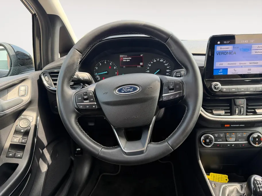 Ford Fiesta 1.0 EcoBoost Hybrid Titanium | Dealer onderhouden | NL auto | Winter pack | Parkeersensor achter | Navigatie via carplay | Apple carplay & Android auto | Cruise control | Bovag garantie |