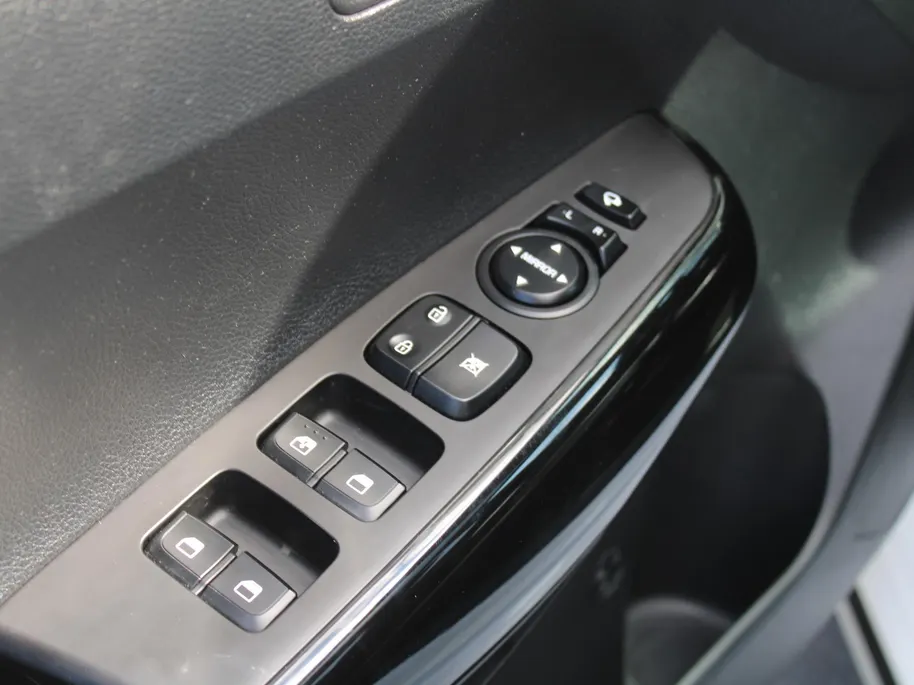 Kia Picanto 1.0 DPI GT-Line | Stuur-/stoelverwarming | Schuifdak | Camera | Dodehoek detectie | Telefoonlader | Clima | Navi | 16' LM | LED | Cruise |