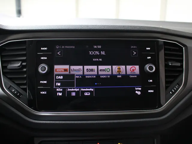 Volkswagen T-Roc 1.5 TSI Style Navigatie | Inklapbare spiegels | Climate Control | Privacy Glass