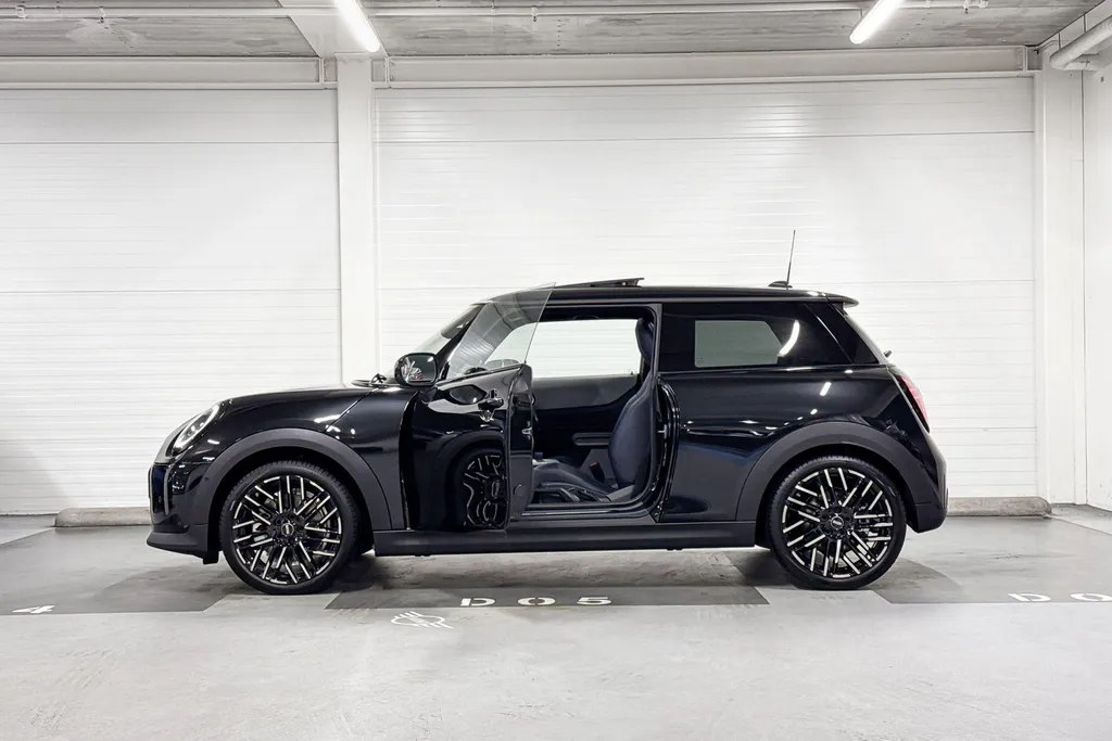 MINI Cooper 3-deurs C Favoured M
