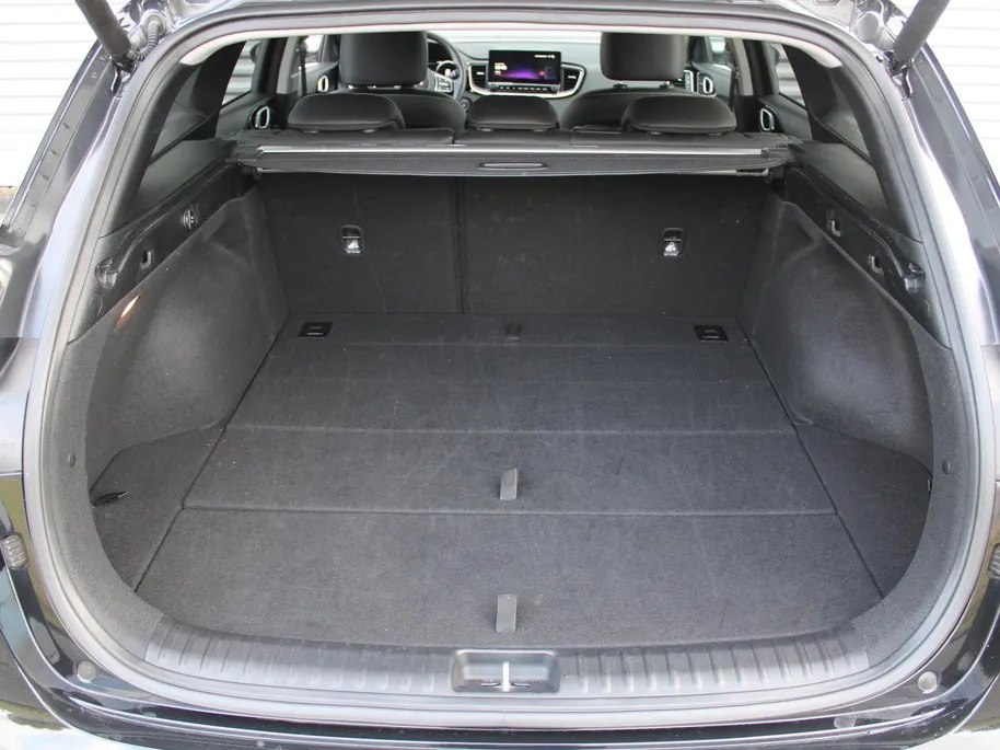 Kia Ceed Sportswagon 1.5 T-GDi DynamicPlusLine | Stoel- & stuurverwarming | Camera | Clima | Cruise adapt. | LED | Navi | Elek. achterklep | 16' LM |