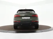 Audi Q5 Sportback 50 TFSIe 299pk S edition Competition · Camera · Inklap. Trekhaak · Matrix LED · Dodehoeksensor · Stuur- & Stoelverwarming · Elektrische stoelverstelling · Apple/Android Car Play · Garantie t/m 24-06-2030 of 100.000km