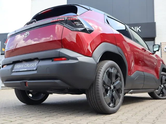 Toyota Urban Cruiser Executive 61 kWh | Panoramdak | 360 Camera | Stuur/Stoel Verwarming |