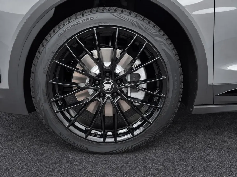 Škoda Elroq 85 Sportline | Drive pakket | Business upgrade - advanced | Light band | Trekhaak wegklapbaar | black pakket | 21 inch velgen + All Season banden |