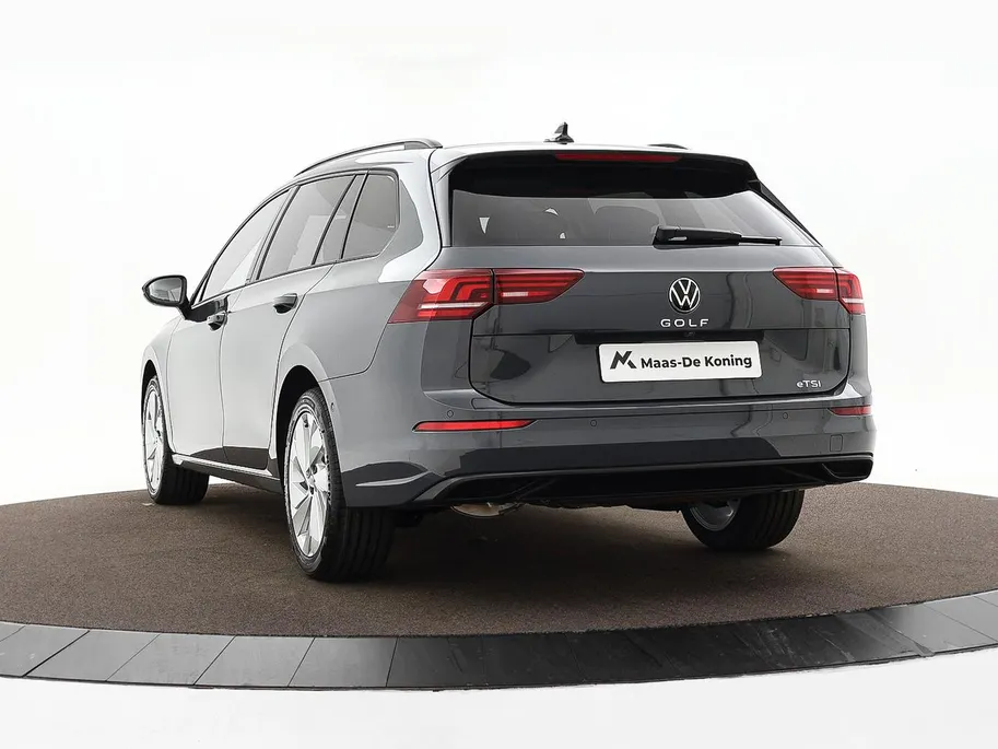 Volkswagen Golf variant Life Edition 1.5 eTSI 116 pk 7 versn. DSG · Achteruitrijcamera · draadloze telefoonlader · Trekhaak inklapbaar, met elektrische ontgrendeling ·
