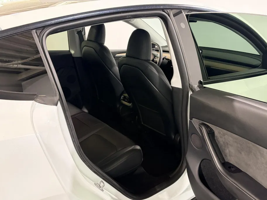Tesla Model Y 351PK Long Range AWD 75 kWh Automaat | 1e eigenaar | Panoramadak | Basic Autopilot | 360 Camera | Stoelverwarming | Leder | Elektrische Achterklep | Elektrische Stoelen | Full LED |
