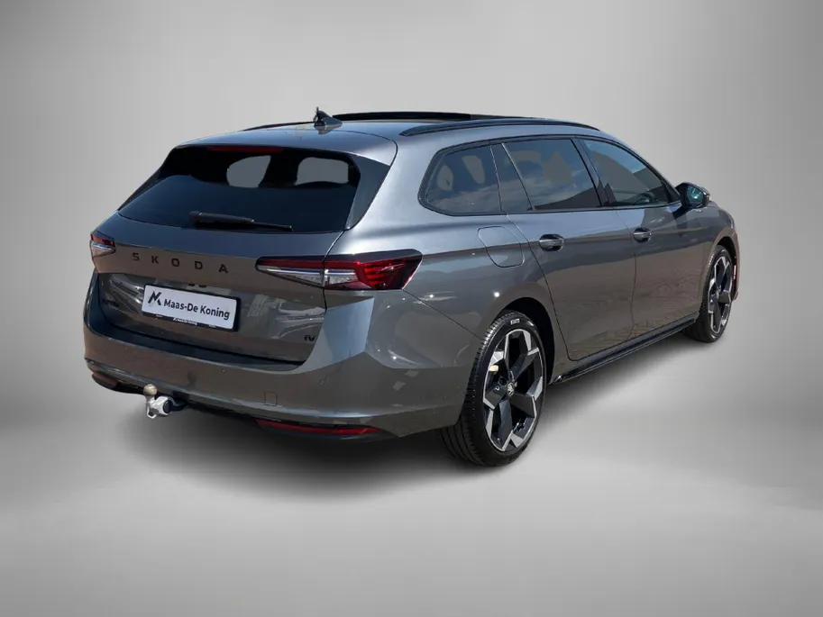 Škoda Superb Combi 1.5TSI 150kW/204PK PHEV Sportline DSG · Panoramadak · Apple/Android Car Play · Camera ·  Leder/Alcantara · Trekhaak ·