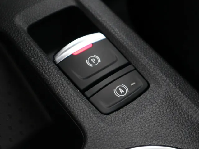 Mitsubishi Grandis 1.8 HEV Instyle Panodak | Harman Kardon | Leder