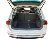 Volkswagen Tiguan 2.0 TSi DSG-aut. 4Motion Highline R-Line NL Auto | 11-2017 | Pano dak | Trekhaak | 20' | Stoelverwarming | Etc.