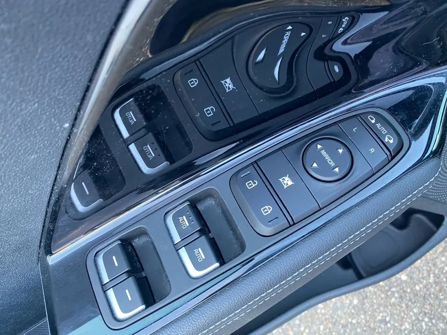 Kia Niro 1.6 GDi PHEV DynamicPlusLine | Climate control | Leder | Stoel,- en stuurverwarming | Keyless | Navigatie | Dodehoek detectie | 16 inch LM-velgen | Parkeercamera |