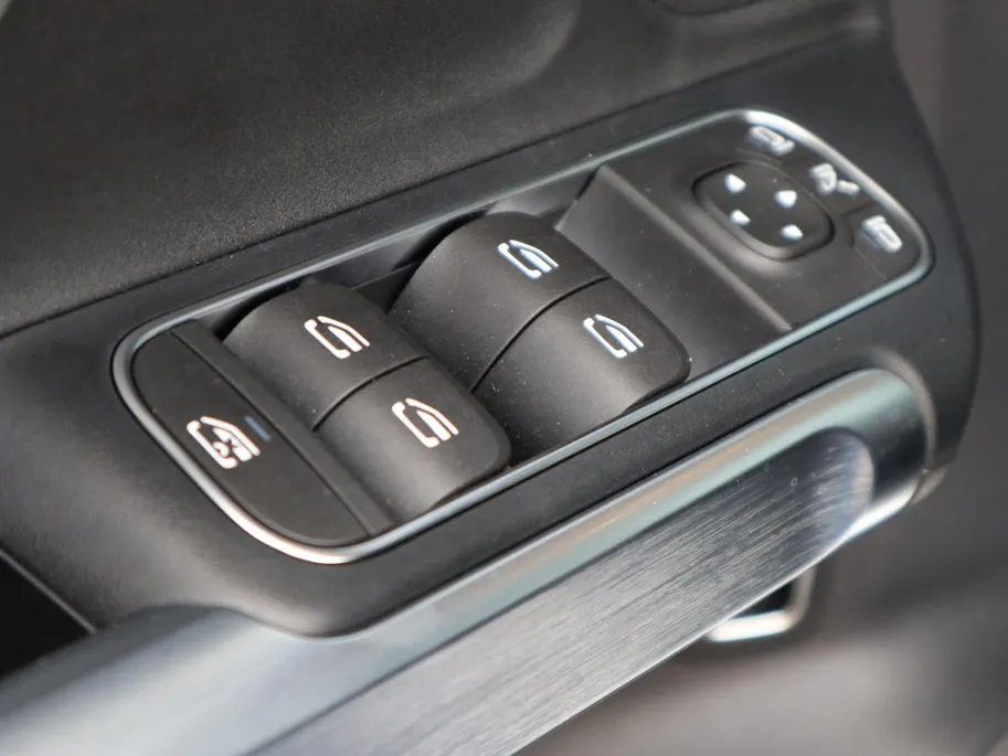 Mercedes-Benz EQB 250+ Business Solution AMG 7p. 71 kWh l Keyless l Achteruitrij camera l Stoelverwarming l Memory