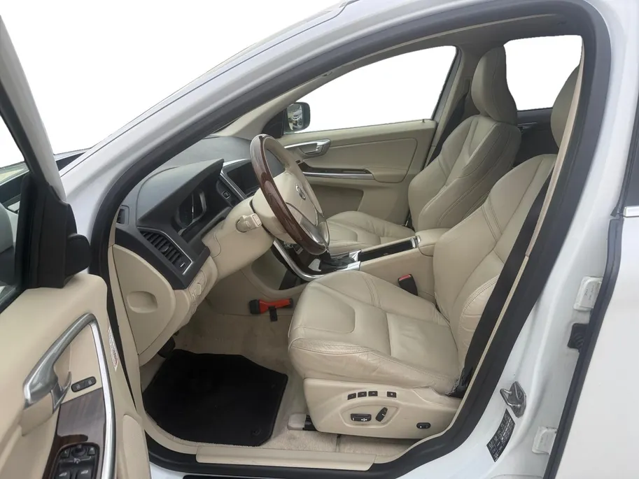 Volvo XC60 2.0 T5 FWD Summum | Automaat | Panorama Dak | NL-Auto | NAP | Memory Seats | Camera | Climate Control | Stoelverwarming | Cruise Control | Navigatie | Keyless