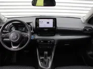 Mazda 2 Hybrid 1.5 Agile | Comfort pakket | Trekhaak | CarPlay | Camera | Stuur-/stoelverwarming | Cruise adapt. | 15' LM |
