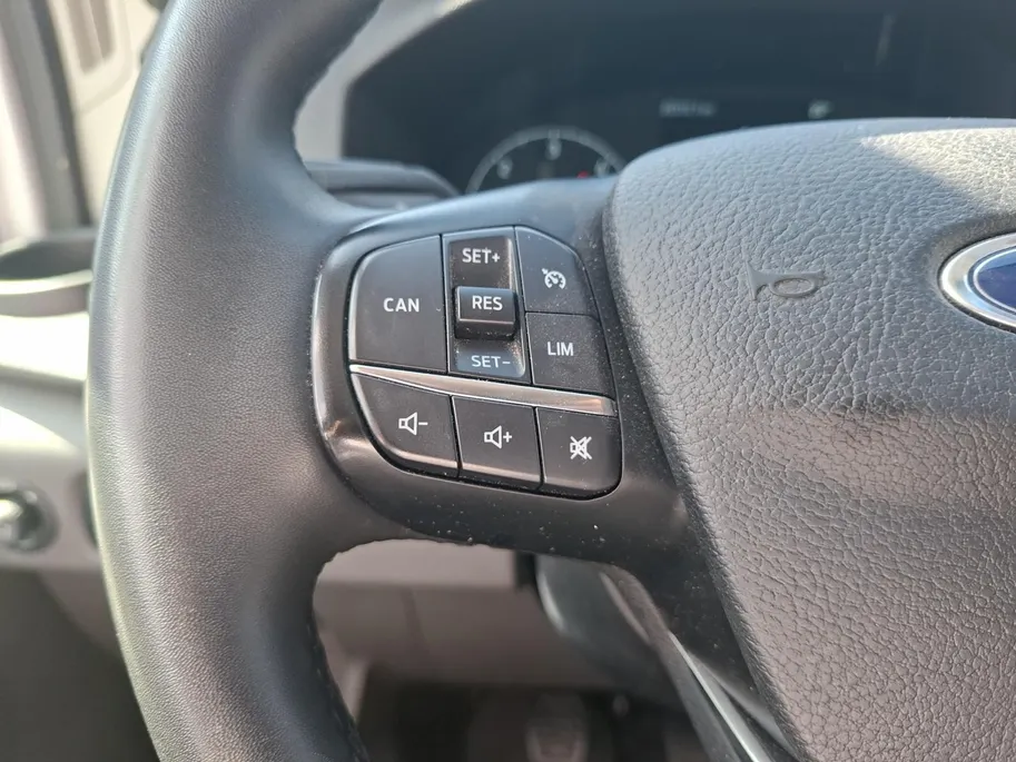 Ford Transit 350 2.0 TDCI L3H2 Trend 130 pk l BPM VRIJ! | Navigatiesysteem| 12' scherm | Trekhaak | Voorruitverwarming l 3-zits | All seasonbanden | Laadruimtebescherming