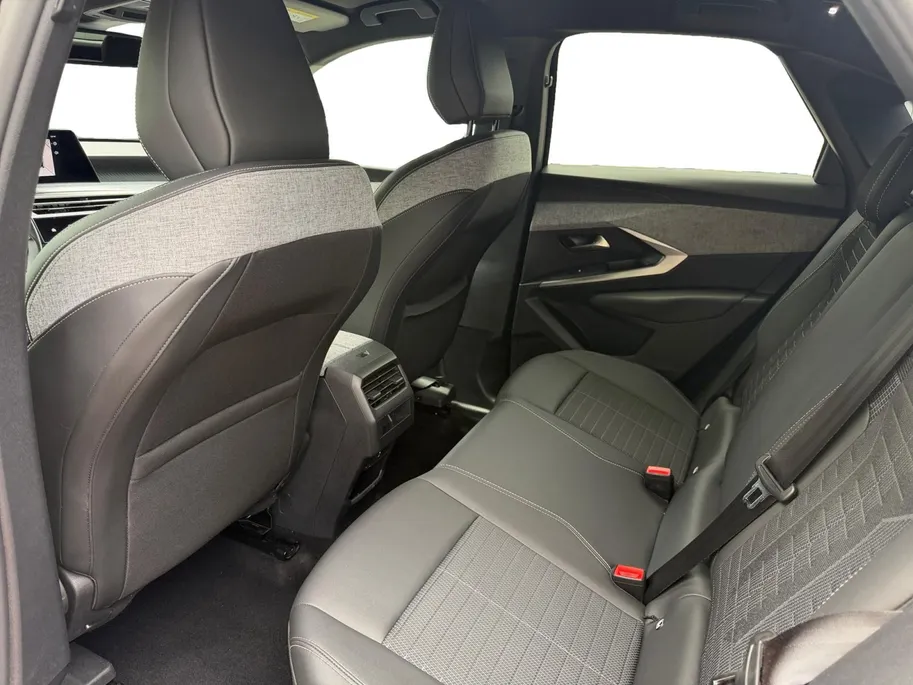 Peugeot 3008 1.2 Hybrid 136 Allure 360 Camera | ACC | Climate control | PDC |