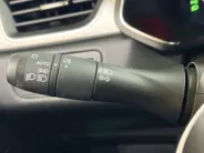 Renault Captur 145PK E-Tech Hybrid Intens Automaat | Camera | Parkeersensoren | Apple Carplay/Android Auto | Navigatie | Climate Control | Cruise Control | Lichtmetalen Velgen | Licht & Regensensor |