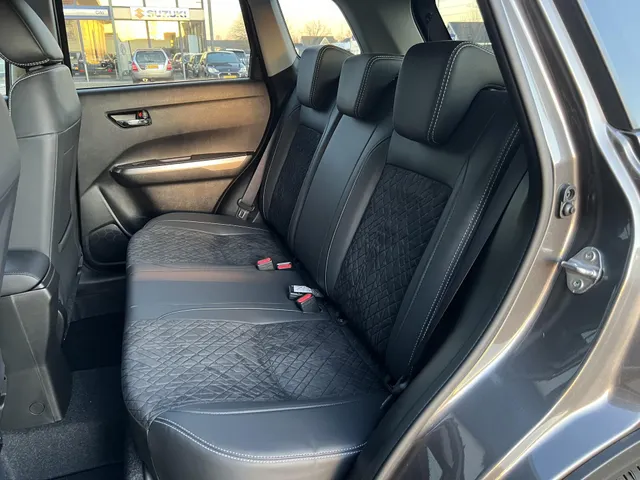 Suzuki Vitara 1.4 Boosterjet Style Smart Hybrid | Direct uit voorraad leverbaar | Climate Control | 17'LM | Lederen Interieur