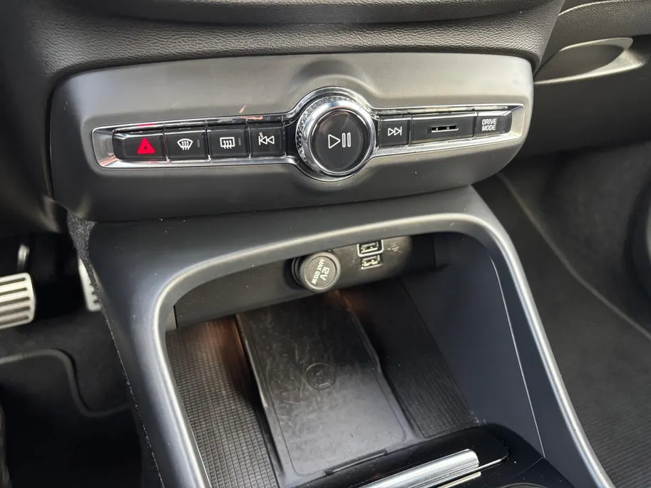Volvo XC40 1.5 T4 Recharge Inscription | Adapt. Cruise Control | Achteruitrijcamera | Elekt. Achterklep | Apple Carplay/Android Auto |