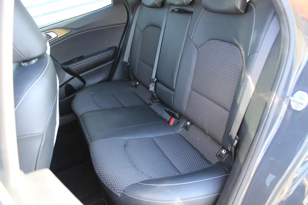Kia XCeed 1.5 T-GDI MHEV DynamicLine | Airco | Navi | Cruise | Camera | 18' LM |