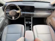 Hyundai Kona 1.6 GDI HEV Premium Sky | Navigatie | Apple Carplay & Android Auto | Schuif-kanteldak | Stoelverwarming & koeling | Lederen bekleding | Bose speakers | Geheugenfunctie stoelen |