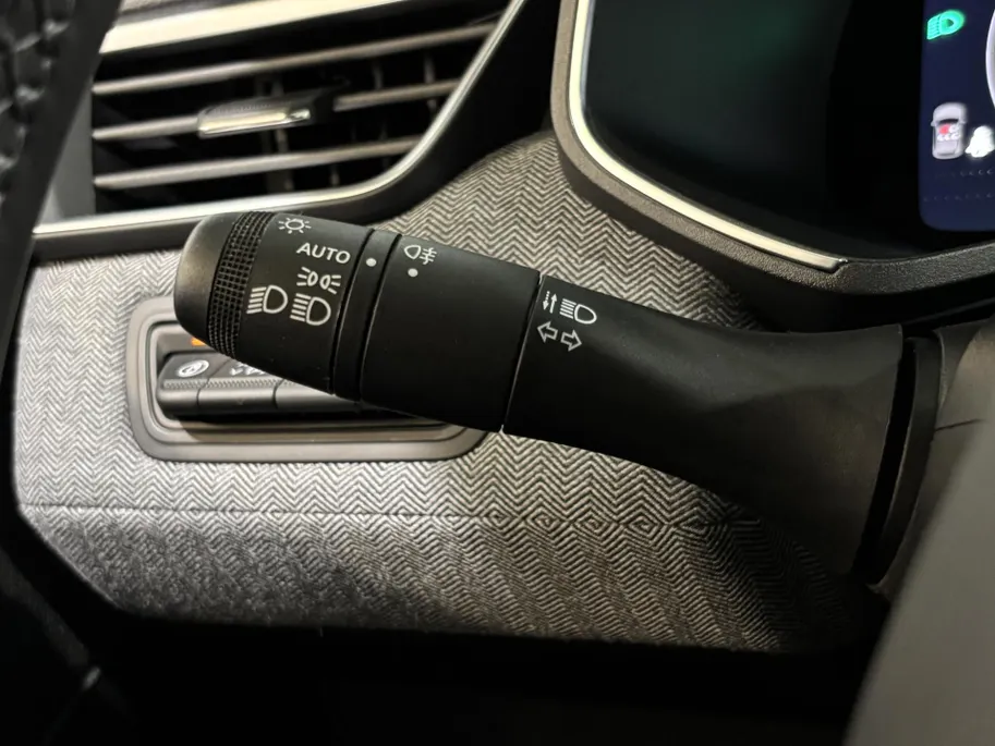 Renault Clio 145PK E-Tech Full Hybrid Techno Automaat Automaat | Digital Cockpit | 9,3'' Navi | Climate Control | Apple CarPlay/Android Auto | Camera | Cruise Control | Armsteun | Lichtmetalen Velgen