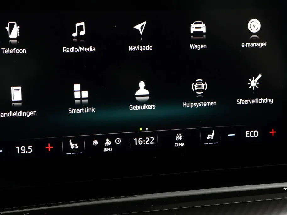 Škoda Octavia Combi 1.4 TSI 245pk DSG RS iV PHEV Business · Panoramadak · Apple/Android Car Play · P-Sensoren · Sfeerverlichting · 18'' Inch ·