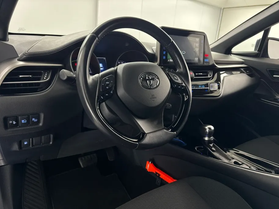 Toyota C-HR 1.8 Hybrid Dynamic Automaat | Navigatie | 18'' L.M. Velgen | Parkeercamera