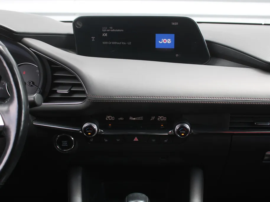 Mazda 3 2.0 e-SkyActiv-G M Hybrid 122 Luxury | Trekhaak | Stuur-/stoelverwarming | Leer | 360 Camera | Stoelgeheugen | 18' LM | HUD | LED | Cruise adapt. |