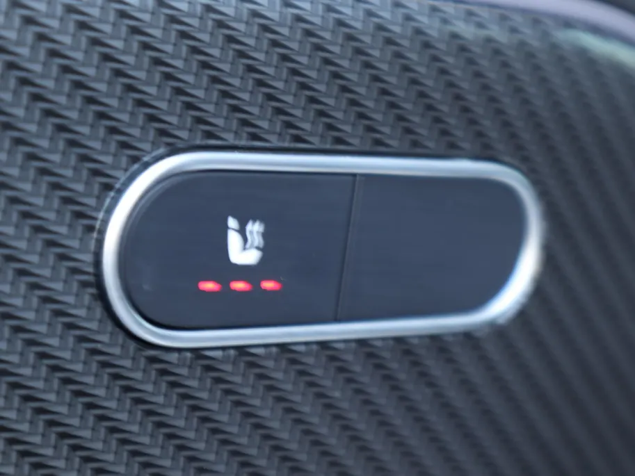 Mercedes-Benz GLA 250 e AMG Line l Stoelverwarming l Achteruitrij camera l Ambiente lichtpakket