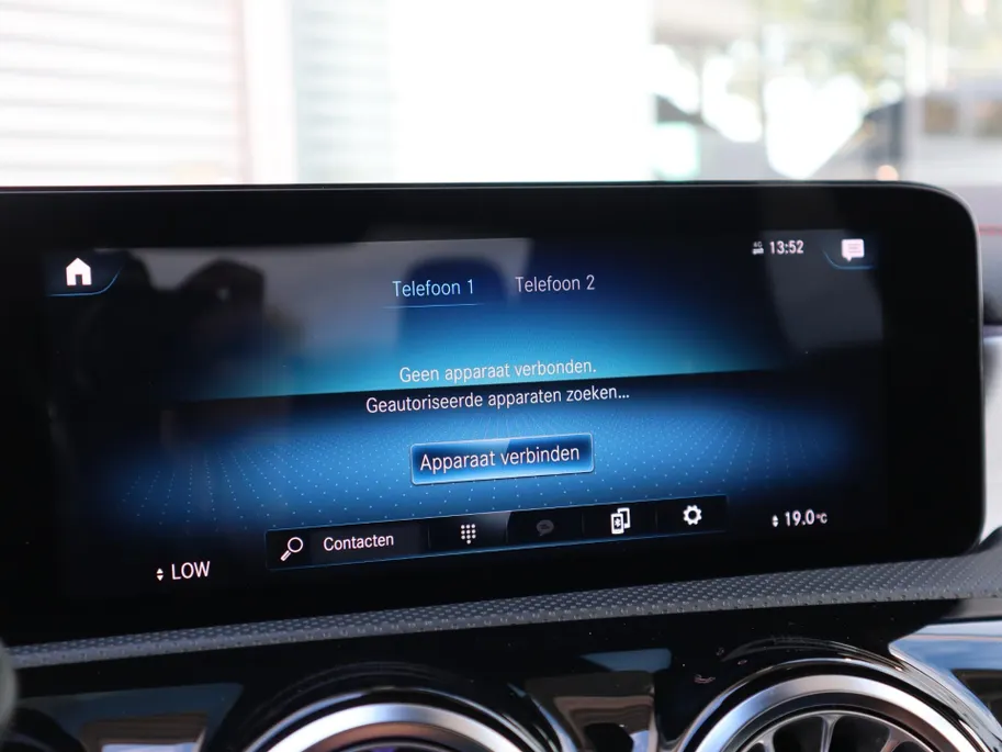 Mercedes-Benz CLA 200 Business Solution AMG l Panoramadak l Stoelverwarming l Ambiente lichtpakket