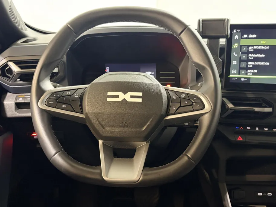 Dacia Duster 140PK Hybrid Journey Automaat | 1ste Eigenaar | Navigatie | Apple Carplay/Android Auto | 360 Camera | Dodehoek Detectie | Parkeersensoren | Climate Control | Cruise Control | USB-C | Licht & Regen Sensor |