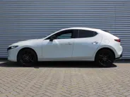 Mazda 3 2.0 e-SkyActiv-G M Hybrid 150 Homura | Stoelverwarming | Camera | Dodehoek detectie | HUD | 18' LM | LED | Cruise adapt. |